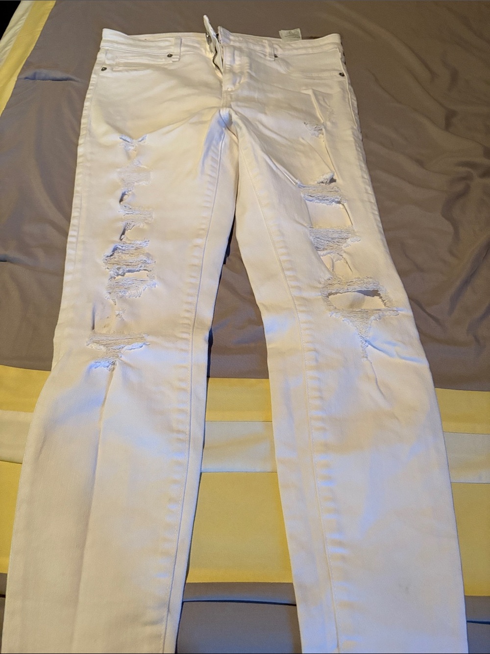 Abercrombie & Fitch White Ripped Skinny Jeans